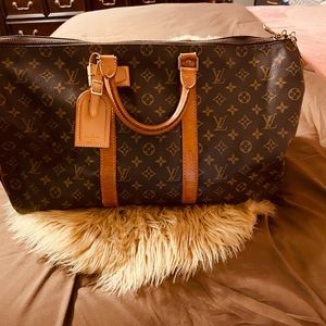 Louis Vuitton keepall..No damage. A little discoloration to the handle